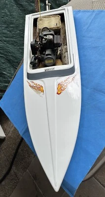 Barco de radiocontrol hobby motor de gasolina McCulloch Titan vintage 42” PARMA INTERNATIONAL Foto 1 de 4