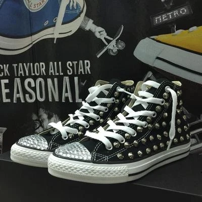 Converse All Star personalizzate con Brillantini e Borchie Argento Nere Premium  - Immagine 1 di 4