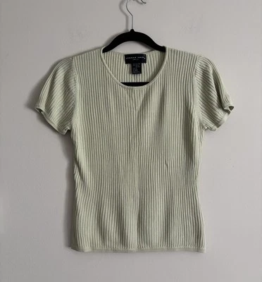Top tejido acanalado Y2K vintage de la década de 2000 August seda para mujer manga corta mediana verde Foto 1 de 4