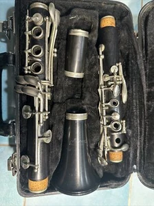Boosey & Hawkes Bb Clarinet w/ Armstrong Ships free - Picture 1 of 5