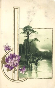 Postal de Saludos con Flores Púrpura Vacas en el Agua en Relieve 1910 - Imagen 1 de 2