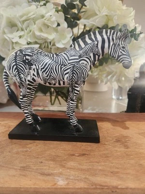 COLLECTABLE PAINTED POINES JANEE HUGHES ZEBRA 1524 - image 1 of 4