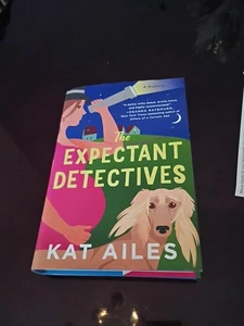 The Expectant Detectives: A Mystery by Kat Ailes (English) Hardcover Book - Bild 1 von 5