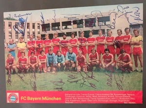 26 original Autogramme auf Mannschaftsbild Des FC Bayern München,DFB,1977,Kicker - Bild 1 von 2