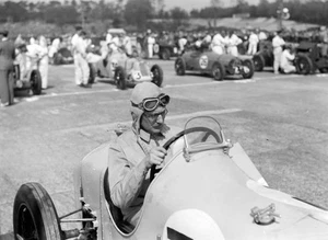 George Eyston in his MG R type during the JCC International Trophy- Old Photo - Bild 1 von 1