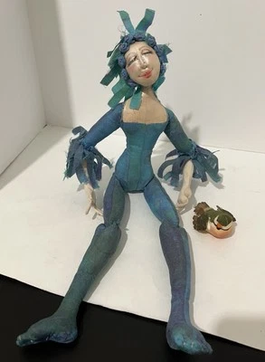 MUÑECA DE HADAS RARA UNA ESCULTURA SUAVE HECHA A MANO Y PINTADA MUÑECA DE ELFO DE HADAS 16" VINTAGE Foto 1 de 4