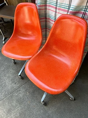 2010s Modernica Eames Fiberglass Side Shell Desk Chair w/Adjustable Rolling Base - Image 1 of 4