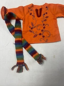AMERIKANISCHES MÄDCHEN PUPPE JULIE WALK THE DOG OUTFIT ERSATZSHIRT & SCHAL OUTFIT - Bild 1 von 3