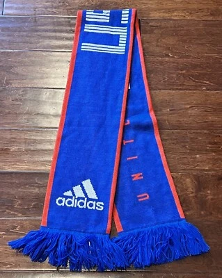 Cachecol Adidas vermelho branco azul adulto 58" logotipo com franjas equipe olímpica de futebol EUA novo - Imagem 1 de 4