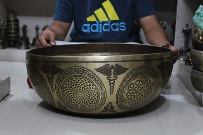 Cuenco para cantar tamaño extra grande grabado con estampado de pie de Buda - Hecho a mano de metal Sven Foto 1 de 4