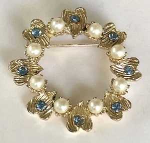 Vintage Gold Tone Faux Pearl Light Blue Rhinestone Heart Wreath Brooch Pin - Picture 1 of 2