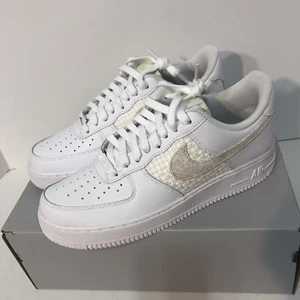 Nike Air Force 1 '07 SE White Sail Lemon Wash DO9458-100 Size 9.5 - Picture 1 of 9