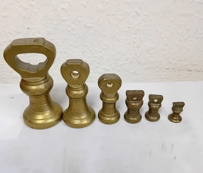 Selection of 6 vintage bell brass weights 1lb to 1/2 ounce original uncleaned - Image 1 of 4