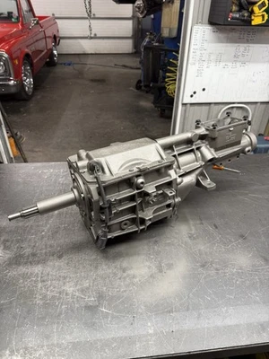 Ford Mustang V8 T5 reconstruido 82-93 clase mundial Foto 1 de 4