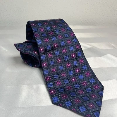Gravata masculina BARNEYS NEW YORK 100% seda azul roxa geométrica feita na Itália - Imagem 1 de 4
