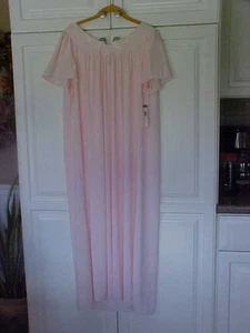 NWT ~ Miss Elaine ~ Sz L ~ Long Pink/Blush Nightgown ~ Cap Sleeves ~ Embroidered - Picture 1 of 8