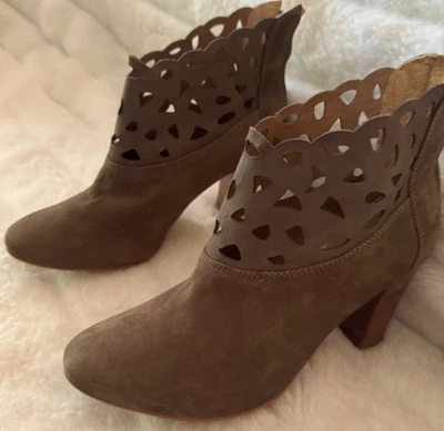 KLUB NICO TALLA 9 Gamuza Verde Oliva Corte Láser Tobillo Espalda Cremallera Tacón Bloque Foto 1 de 4