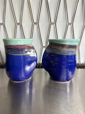 Conjunto de 2 peças de esmalte por gotejamento assinado Neher 2021 aquecedor de mão caneca/xícara de chá ou café - Imagem 1 de 4