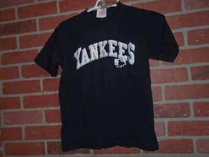 NEW YORK YANKEES #10 JERSEY TSHIRT YOUTH MEDIUM ( LITTLE LEAGUE) - Picture 1 of 3