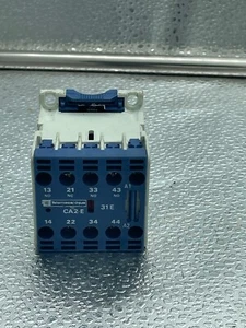 Relé Telemecanique / SCHÜTZ CA2-EN131 / 24V / Buen Estado - Imagen 1 de 6
