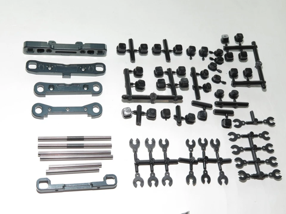 MUGE2029 MUGEN SEIKI MBX8TR 1/8 TRUGGY HINGE PINS SUSPENSION MOUNTS - Image 1 of 1