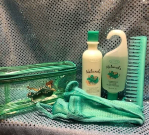 Avon Naturals Gurke Melone Körperlotion & Duschgel Geschenkset Tasche Kamm Wäscher - Bild 1 von 1