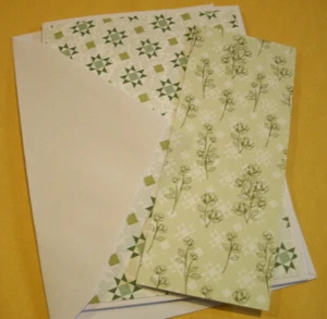 1 handgefertigte Karte mit Umschlag & Lesezeichen Quiltmuster blau & grün auf weiß - Bild 1 von 8