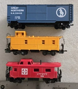 Vintage Lot of 3 Ho Train Different Makers  - Picture 1 of 16