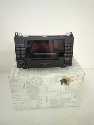New OEM genuine Mercedes AM FM CD 6 disc Radio 2006-2008 B200 1698700789 - Image 1 of 4