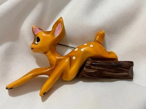 Gran broche de tronco vintage de ciervo baquelita para dormir Martha saltando - Imagen 1 de 2