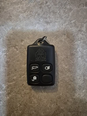 OEM 1997-2001 JAGUAR XK8 XJ8 XJ6 REMOTE KEYLESS ENTRY KEY FOB 4 BUTTON - Image 1 of 2