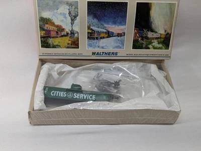 HO   scale Walthers # 932-5018     CITIES SERVICE     36' Tank Car  kit  CSOX - Image 1 of 4