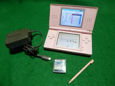 Nintendo DS Lite  Rosa Con Gioco Brain Training + alimentatore - funzionante - Immagine 1 di 4