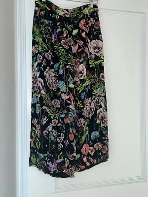 NUEVO CON ETIQUETAS JUST CAVALLI PANTALONES NEGROS FLOR SEDOSOS PIERNAS ANCHAS HECHOS EN ITALIA TALLA 40 Foto 1 de 4