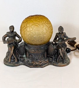 Vintage Narr & Harlekin Metalllampe, original Glaskugel, neu verkabelt und funktioniert - Bild 1 von 10