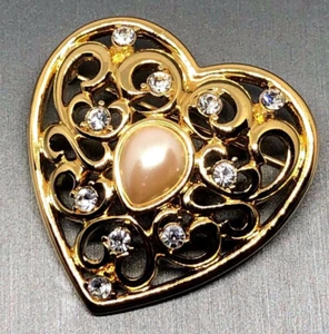 Vintage MONET Gold Filigree Heart Brooch Pink Faux Pearl & Crystal Rhinestones - Picture 1 of 8