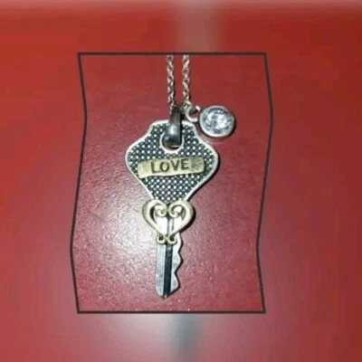Collar Love Key Corazón Dije Tono Plateado Estrás Acento Punk Rock Tono Dorado Foto 1 de 4
