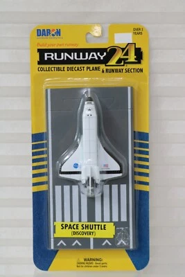 Space Shuttle Discovery 4" X 3"w/Runway 24 Piece 7 1/4" Daron RW220 - Image 1 of 4