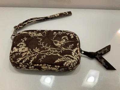 Cartera sin asas Vera Bradley marrón y crema solapa cremallera garra correa acolchada usada en excelente estado Foto 1 de 4