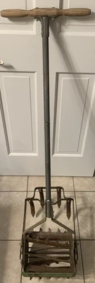 Cultivador manual antiguo vintage giratorio comadreja de jardín empuje detrás Foto 1 de 4