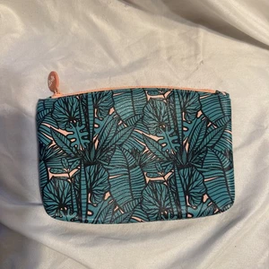 Borsa Ipsy Glamour luglio 2019 tema tropicale - Foto 1 di 4