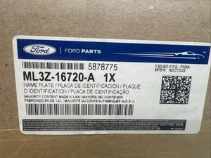 Genuine Ford Fender Emblem ML3Z-16720-A (B4) - Foto 1 di 1