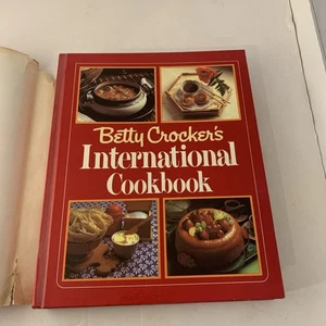 Betty Crocker's International Cookbook Hardcover w/dust jacket 1980 1st Edition - Foto 1 di 11