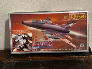 Area 88 1/100 Micky Scymon F-100D Super Saber Fighter Modello TAKARA Giappone, SIGILLATO - Foto 1 di 5