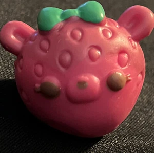 Num Noms Snackables Dippers Serie 2 D-101 Sweetie Stawbz - Imagen 1 de 9