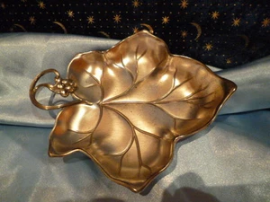 versilberte Schale in Blattform, mit Punze und Gravur, aus Nachlass - Bild 1 von 3