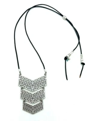 Collar Chevron de Trabajo Abierto de Tres Niveles Marca Lucky Cordón de Cuero Marrón Ajustable Foto 1 de 4