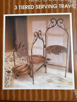 Bandeja para servir Kirkland's rústica marrón de hierro forjado/metal de 3 niveles Foto 1 de 3