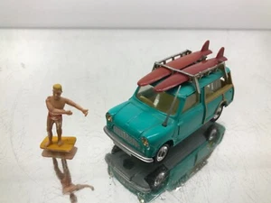 CORGI TOYS 482 AUSTIN MINI COUNTRYMAN + FIGURE WITH SURFBOARDS -1:43- GOOD - 436 - Imagen 1 de 8