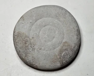 Piedra de hadas - Concreción circular de arcilla blanca de Quebec, Canadá - 2,25"x2,25" - Imagen 1 de 6